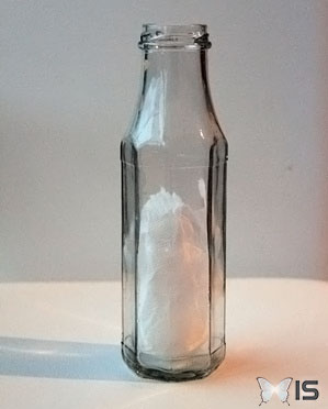 On utilisera une bouteille en verre à large ouverture